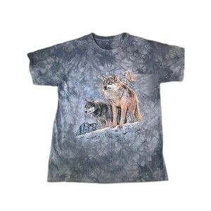 The Mountain pack of wolves graphic t shirt large